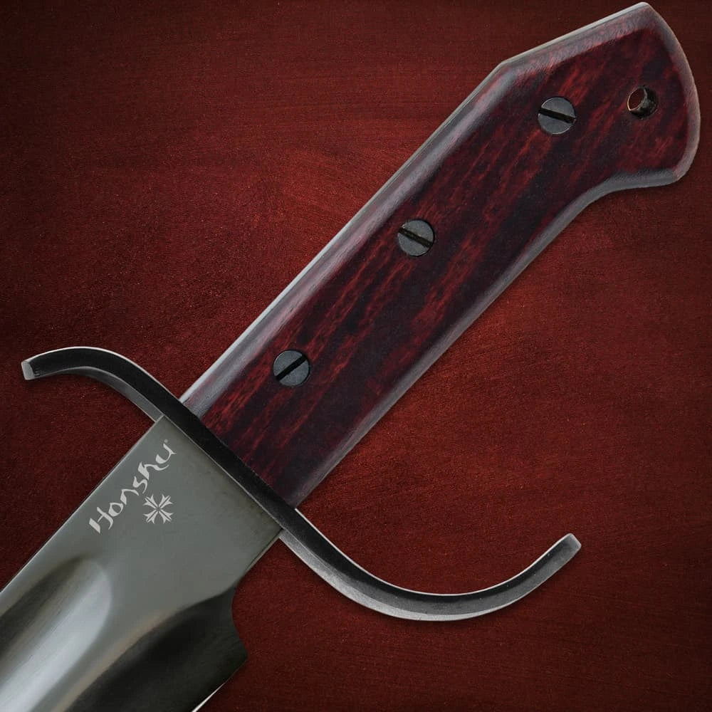 The Honshu Historic Forge Pioneer Bowie Knife is a bold tribute to the legendary blades of the past, reimagined with modern craftsmanship.