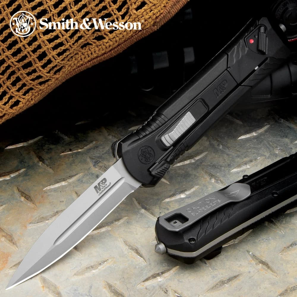 Smith & Wesson OTF pocket knife deployed view