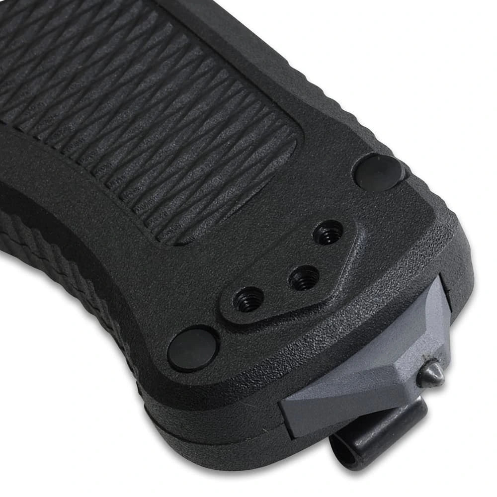Closed 5 inch profile pocket carry Benchmade Shootout