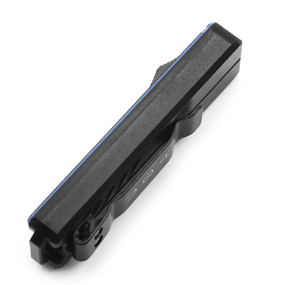 Aluminum G10 handle grip on compact tactical cutter