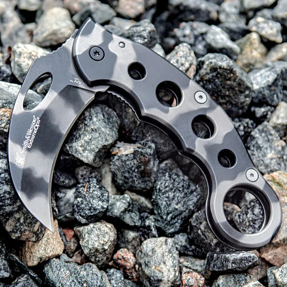 Premium Smith & Wesson Folding Knife Extreme Ops Karambit Camo with stainless steel.