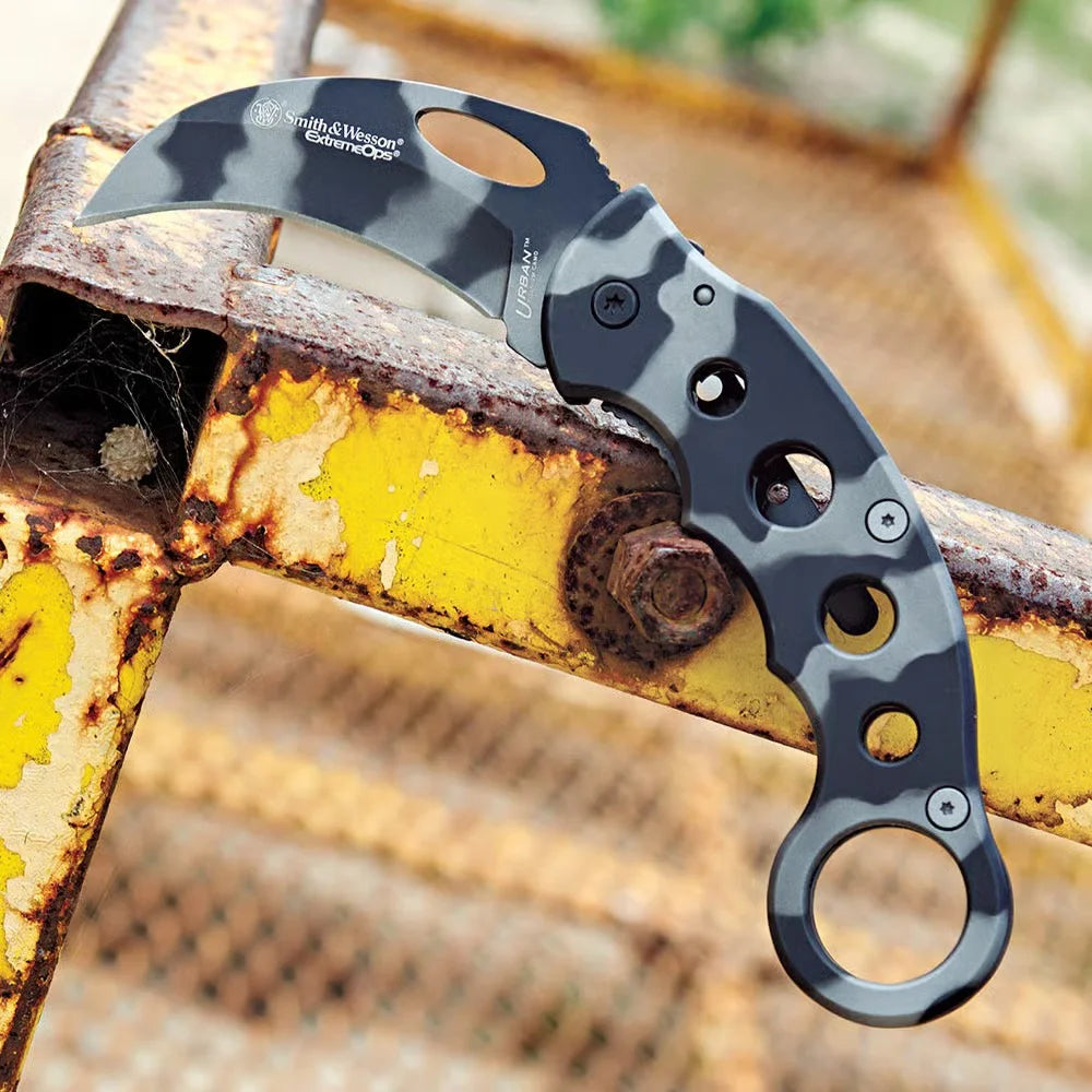 Premium Smith & Wesson Folding Knife Extreme Ops Karambit Camo with stainless steel.