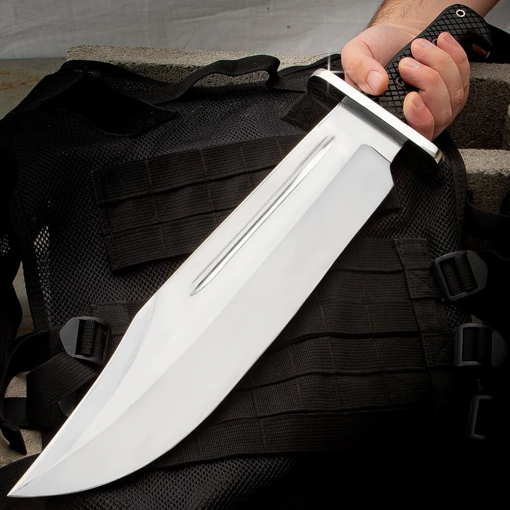 The Giant Killer Bowie Knife